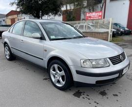 VOLKSWAGEN - Passat