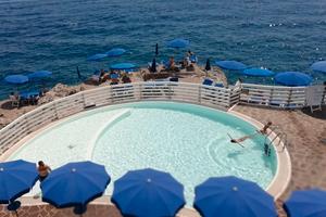 Elba, meraviglia con piscine sul mare