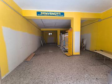 Catania ampio locale commerciale via o. scammacca