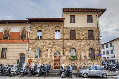 Casa indipendente di 177 m² con più di 5 locali a 