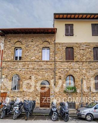 Casa indipendente di 177 m² con più di 5 locali a 