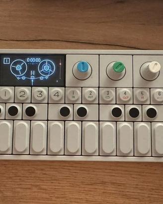 Sintetizzatore Teenage Engineering OP-1.