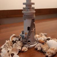 faro Sardegna e conchiglie
