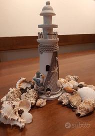 faro Sardegna e conchiglie