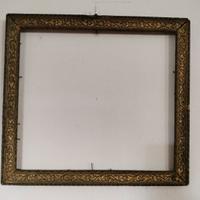 Cornice antica in legno e pastiglia dorata