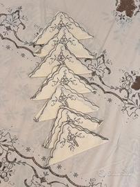 Tovaglia con tovaglioli da corredo