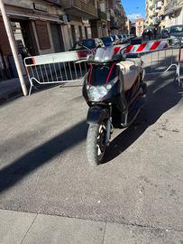 Piaggio Beverly 200