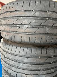 Pneumatici 255/40r19