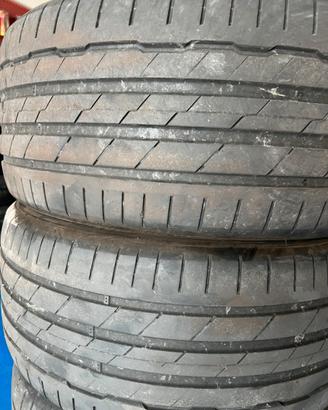 Pneumatici 255/40r19
