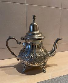 Teiera marocchina in argento o silver plated?