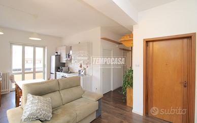 CINQUE LOCALI CON TERRAZZO!
