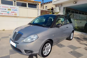Lancia Ypsilon 1.3 MJT 75 CV Argento