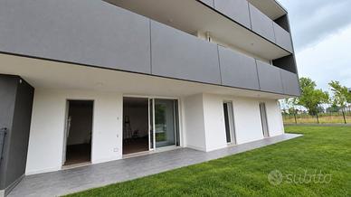 Nuovo 3 camere con giardino a 1.200 al mese