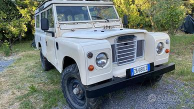 Land Rover Defender 109 Station Wagon 9 posti