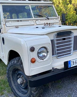 Land Rover Defender 109 Station Wagon 9 posti