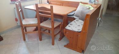 cassapanca angolare con tavolo 120x80 e 2 sedie