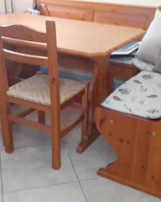 cassapanca angolare con tavolo 120x80 e 2 sedie