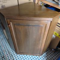 Mobile ad angolo in legno massello