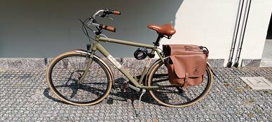 bicicletta nuova - stile retrò con borse