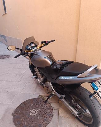 Moto Hornet 