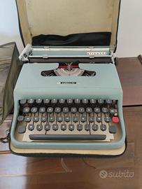 Macchina da scrivere Olivetti lettera 22