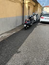 Vespa primavera 50 blu