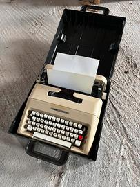 Macchina da scrivere olivetti lettera 35