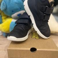 Stivaletto con strappi