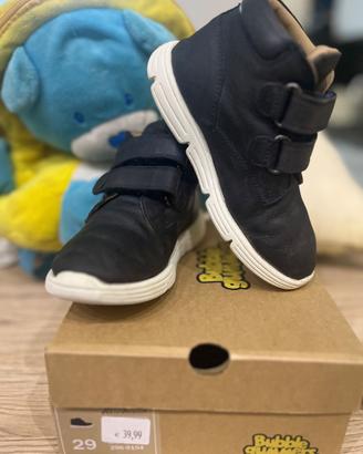 Stivaletto con strappi
