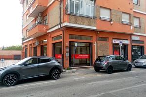 Locale commerciale con 5 vetrine