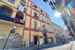 2 LOCALI A TORRE DEL GRECO