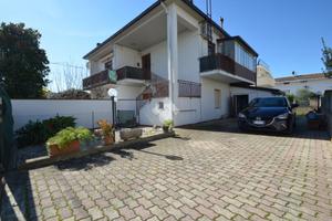 Quadrilocale con giardino e cantina