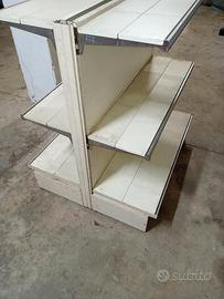 scafali esposizione negozio