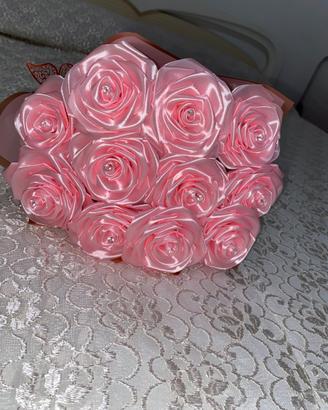 Bouqet con rose , fatti a mano
