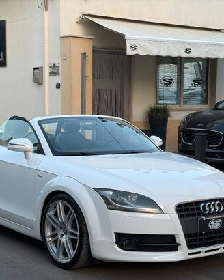 AUDI TT Roadster 1.8 TFSI S-line Bose