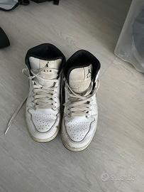 nike Jordan bianche e nere nr 42