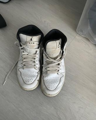 nike Jordan bianche e nere nr 42