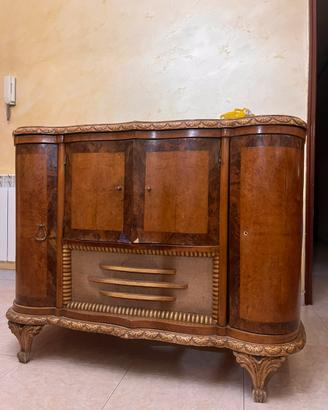 Mobile di antiquariato con giradischi