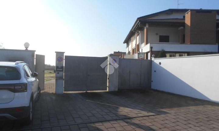 4 LOCALI A COMACCHIO