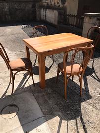 Tavolo da cucina con 4 sedie
