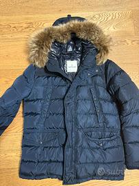 Piumino moncler con pelliccia e cappuccio