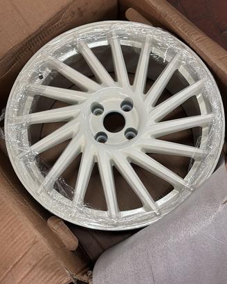 cerchi 18 pollici foro 4x100