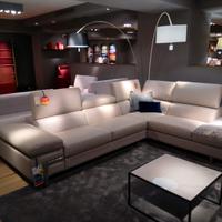 Divano angolare con penisola in pelle grigio perla