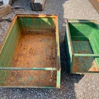 Contenitori in metallo “bocca di lupo”