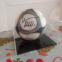pallone da calcio autografato da Cristiano Ronaldo