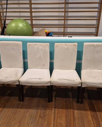 Set di 6 sedie IKEA Bergmund con fodera bianca