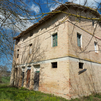 Casa colonica con corte