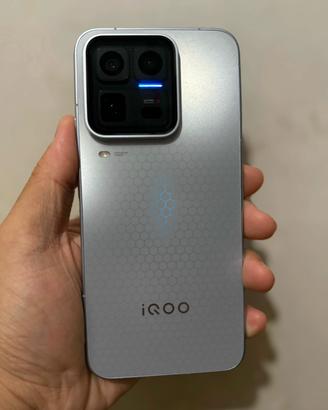Vivo iQOO 15 ultra 16+512GB argento