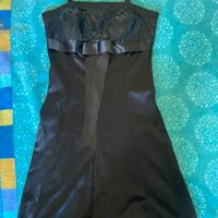 Abito nero corto in raso e paillettes