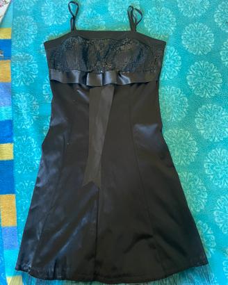 Abito nero corto in raso e paillettes